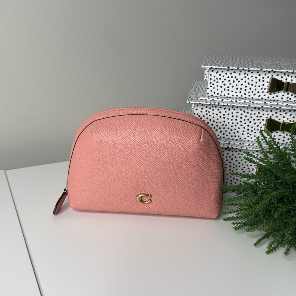 🎀 Coach cosmetic bag pink makeup pouch